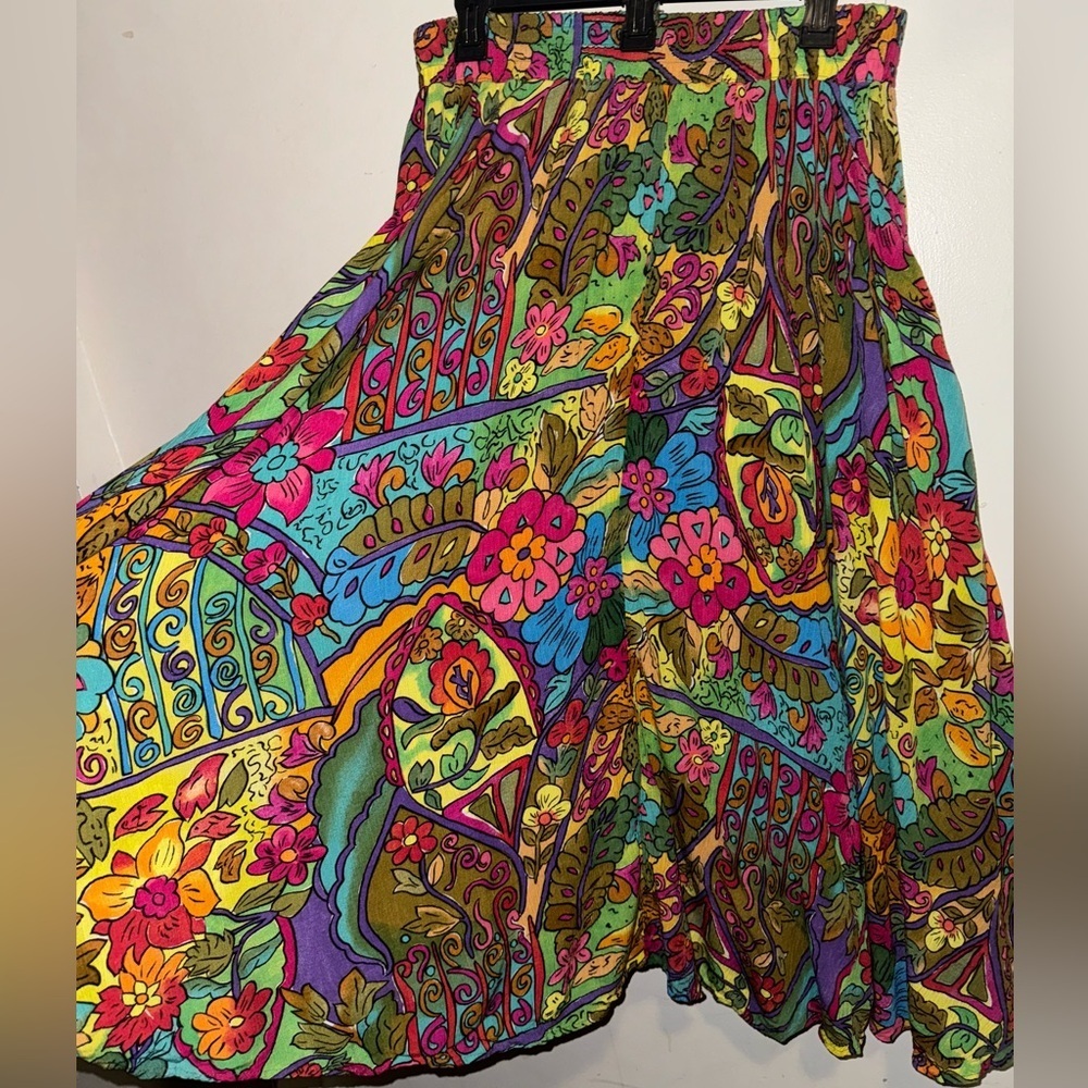Beautiful Vintage BOHO Multicolor Floral Artsy  flowy Midi Skirt